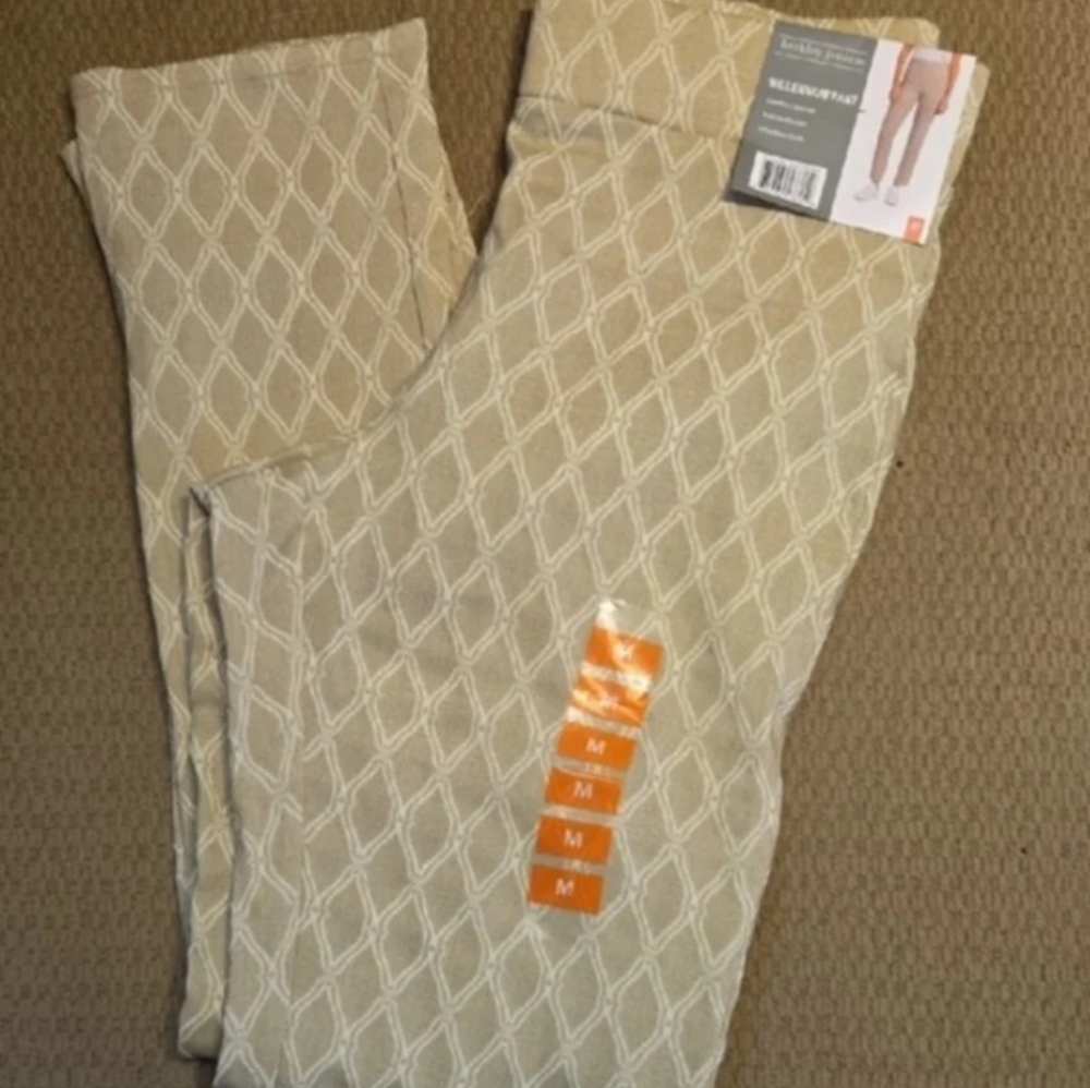 NWT - Berkley Jensen Beige Patterned Pants